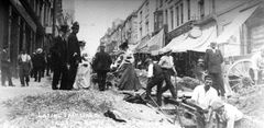 Laying-tram-lines-on-London-Road-1905